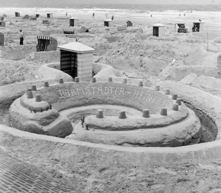 1955 - Strand