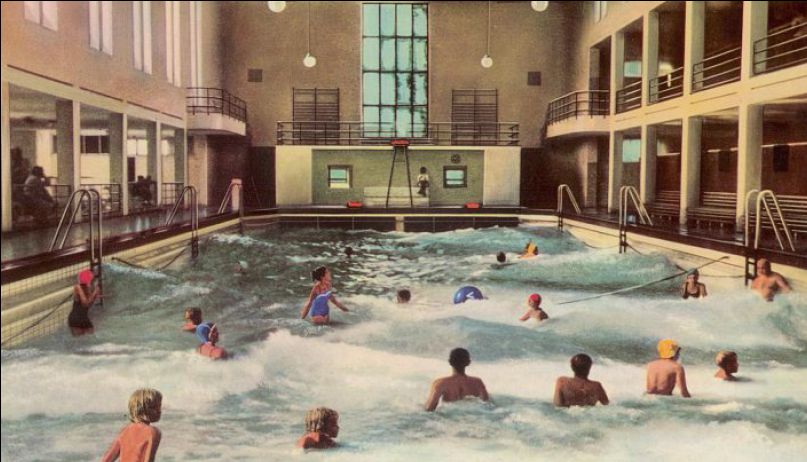 Seewasser-Wellenschwimmbad