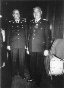 Verleihung des Feuerwehrehrenkreuzes an Stbm. Johann Extra.