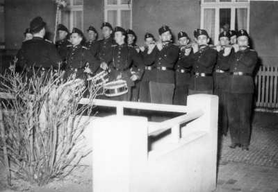 Hochzeitsständchen für einen Kameraden - 08.01.1955