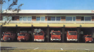 Der Marsch geht vom Altbau zum Neubau - 1974