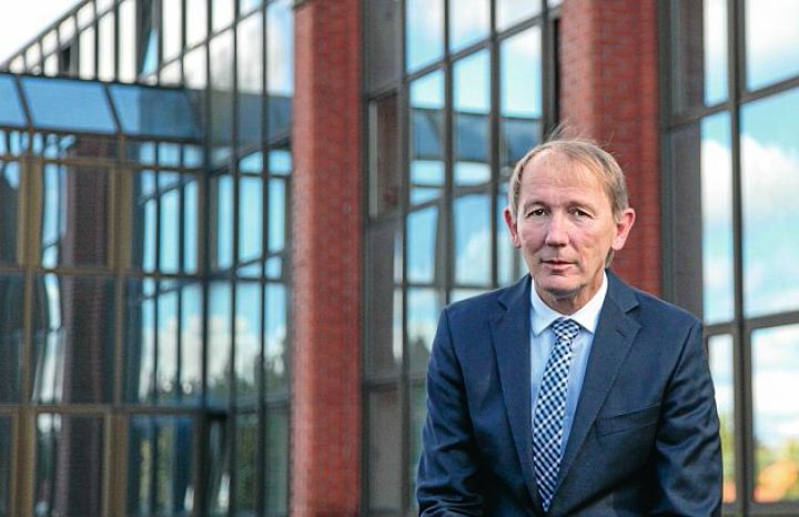 Harm-Uwe Weber